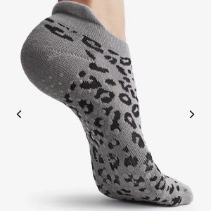 Varley Grip yoga socks ankle-length- 2 Pack Size 6-9 NWOT